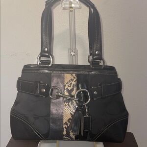 Coach Vintage 2006 Black and Tan Designer Handbag. Great Used Condion. Beautiful